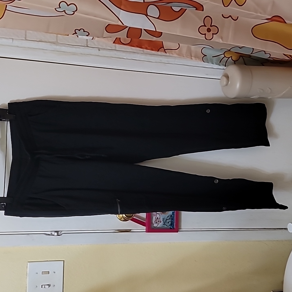 Sonoma lounge pants black med. Drawstring pockets